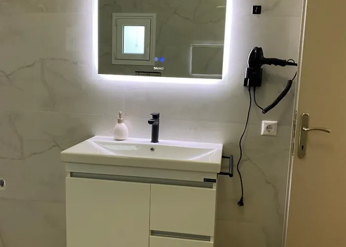 J&l דירה טריקלה